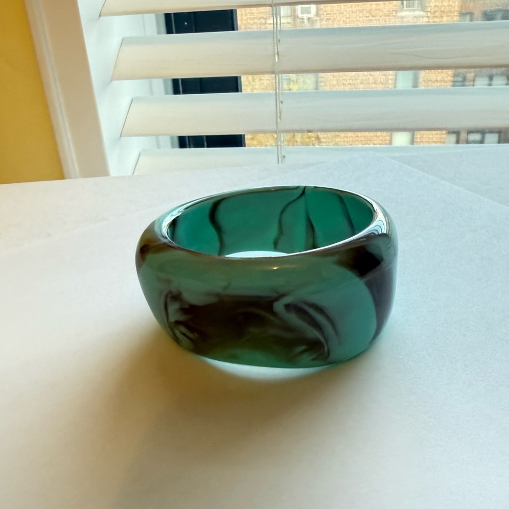 Elegant Blue & Brown Marbled Resin Bangle Bracelet – Lightweight & Stylish